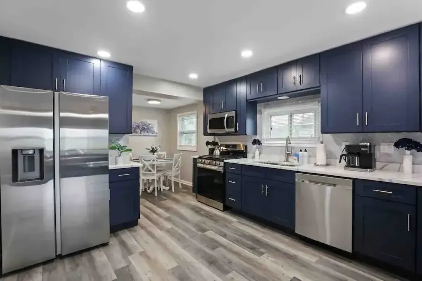 Wonderful in Wood Dale, right by ￼O’Hare airport! - Image 1