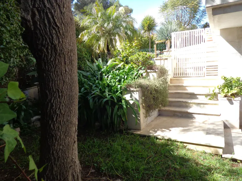 Ampio monolocale in villa in zona molto tranquilla e verde - Image 1