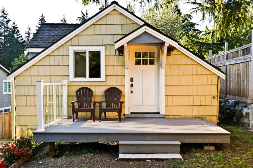 Peaceful and private studio, easy walk to downtown Edmonds - Image 1