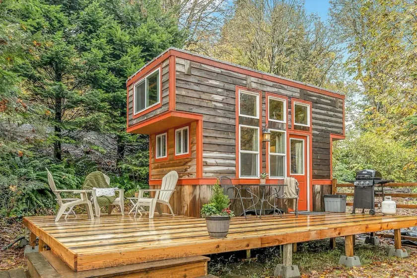 Fun Lofted Waterfront Home w/ Sauna and BBQ - Image 1