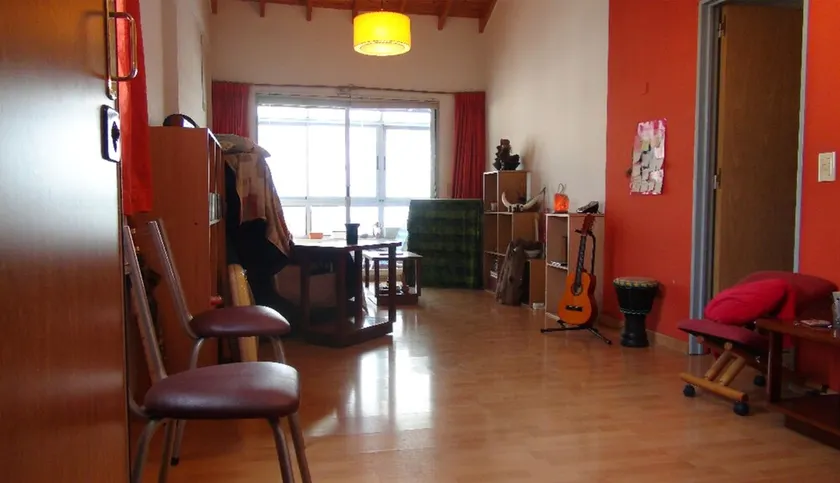 Sunny 2 Bedroom Apartment - Image 1