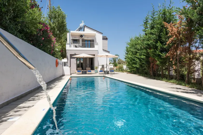 A new villa with private pool, 350m from the beach and close to all amenities - Image 1
