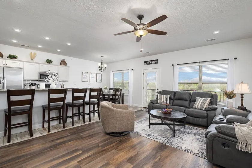SDC Close, 2 King Bedrooms and Bunk Room, 3 Pools, Golf, Fish, Pickleball, Play! - Image 1