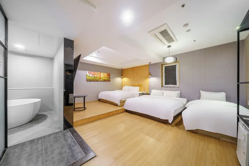 Mind Hotel - Image 1