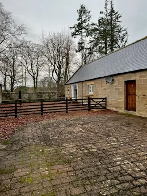 Stable Cottage -  spacious one level cottage with private courtyard. - Image 1