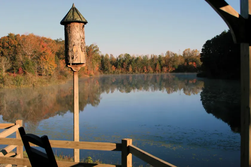 10 minutes from VIR. Great bass fishing! Rustic cottage on large private pond. - Image 1