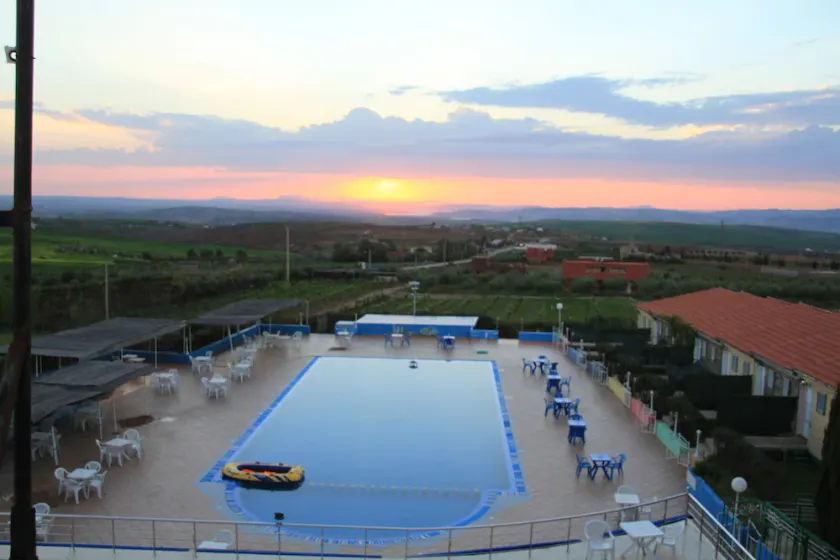 Come one, come all, for an exceptional stay. - Image 1