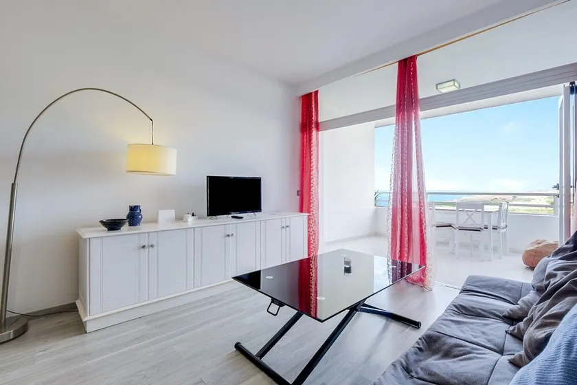 Moderno apartamento \"Mar Azul Vista Mar\" con vistas al mar, Wi-Fi, terraza y piscina compartida - Image 1