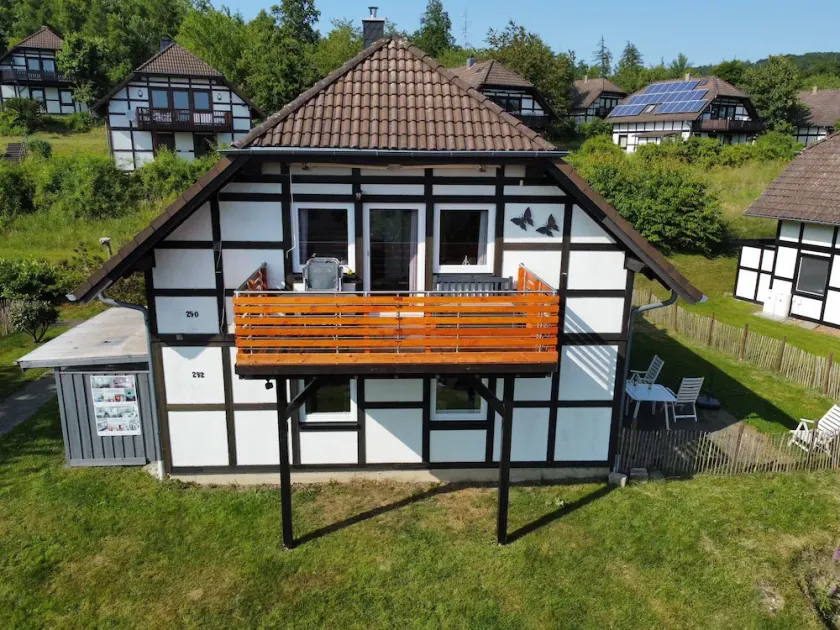 Oasis of peace with a view of the valley, directly at the Kellerwald access, free WLAN! - Image 1