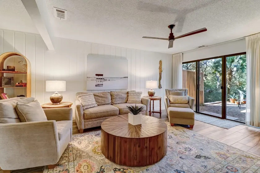 3-BR Beach Wood Villa - Only 4-Minute Stroll to Ocean! - Image 1