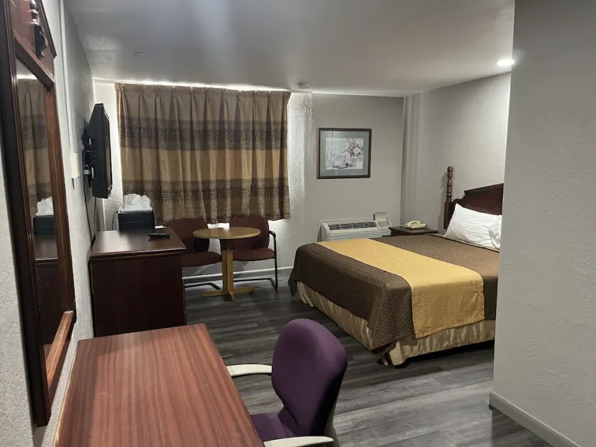 Economy Hotel San Antonio - Image 1