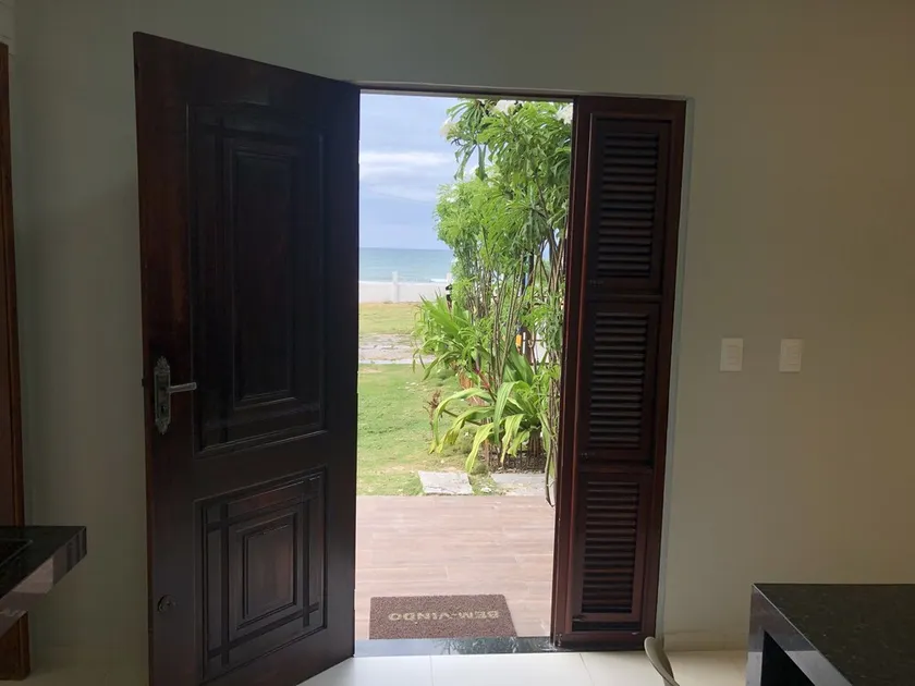 Beachfront studio apartment with a beautiful ocean view. - Image 1