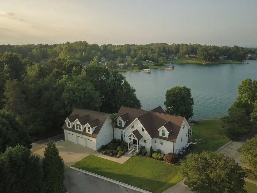 Beautiful large family home with dock on Lake Keowee! - Image 1