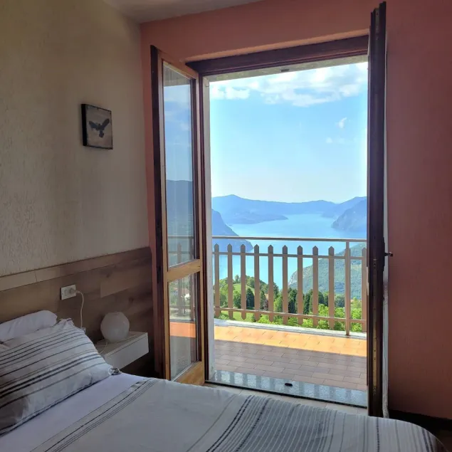 Sun Paradise, with magnificent views of the lake and valleys - Image 1