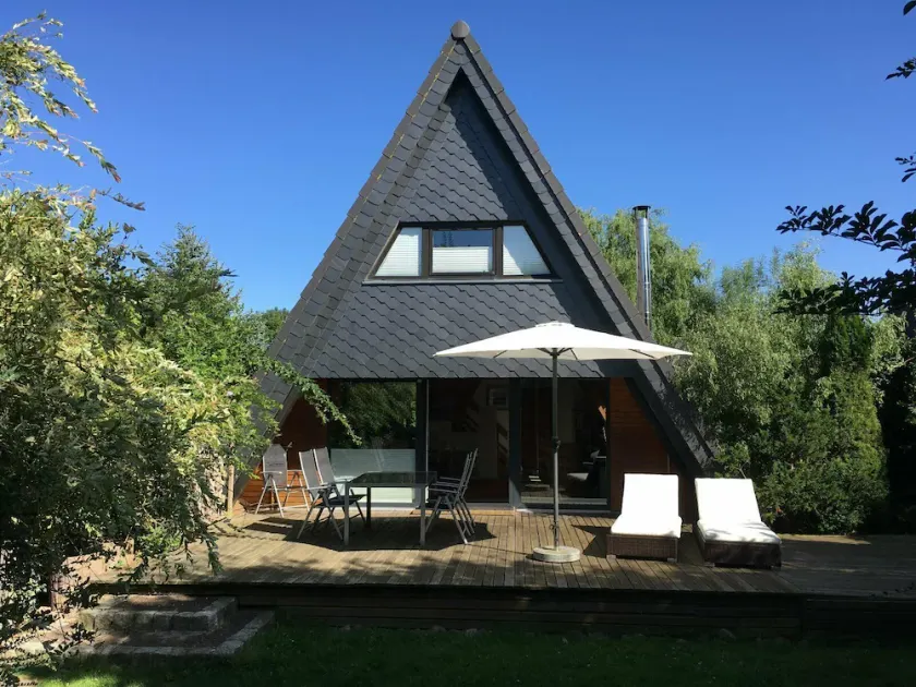 Cottage with fireplace, near the beach, dogs welcome, kitchen is new, fenced - Image 1