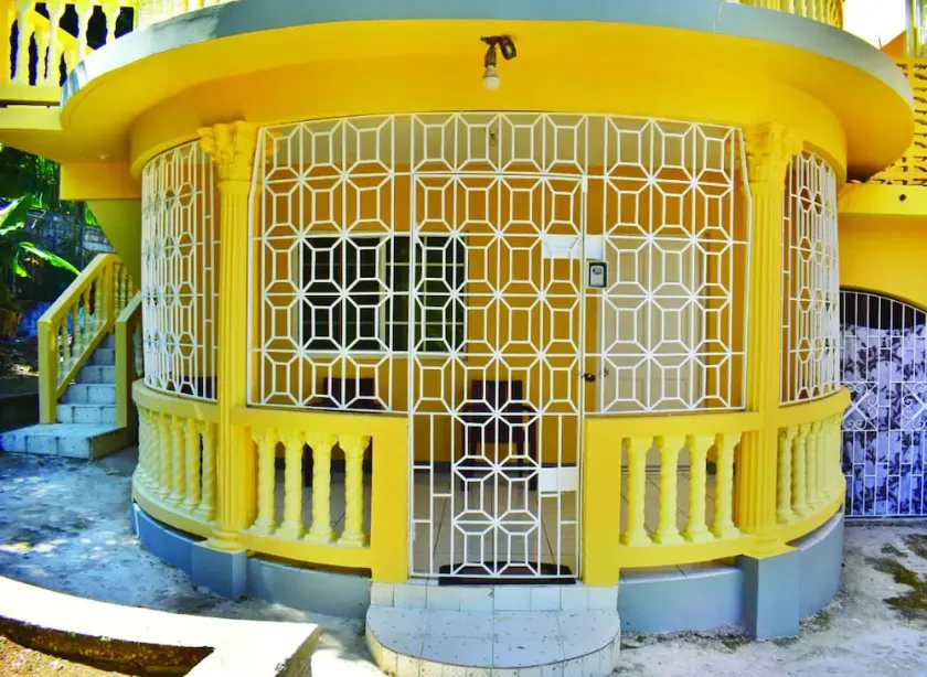 Unity Villa Three bedroom Apt. with Cable/ free wifi,Close to beach. - Image 1