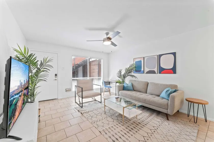 Central Hyde Park 2BR/2BA close to UT,Moody Center - Image 1