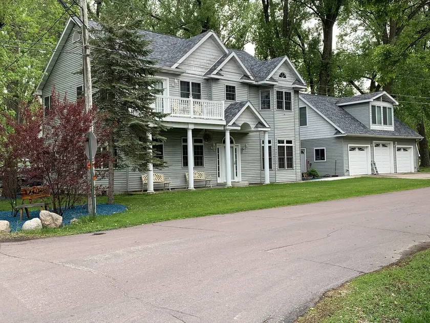 Premier Host-Tetonka & Sakatah Lakes Dock, Kayaks, Lakeside Fire Pit & Gameroom - Image 1
