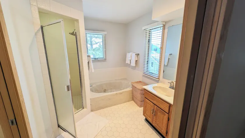 Shore Holidays - Just Off Beach Block Relaxing Family Stay w/ 5 bedroom 3.5 bath - Image 1