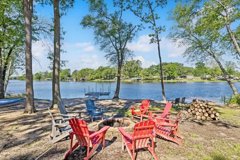 Stargazer Waterfront Luxe Retreat ✨Sand Beach 🎣Awesome Fishing🔥Campfires🛶Kayaks - Image 1