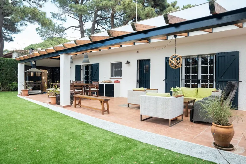 Villa 'Fleur ' with Shared Pool, Private Terrace and Wi-Fi - Image 1