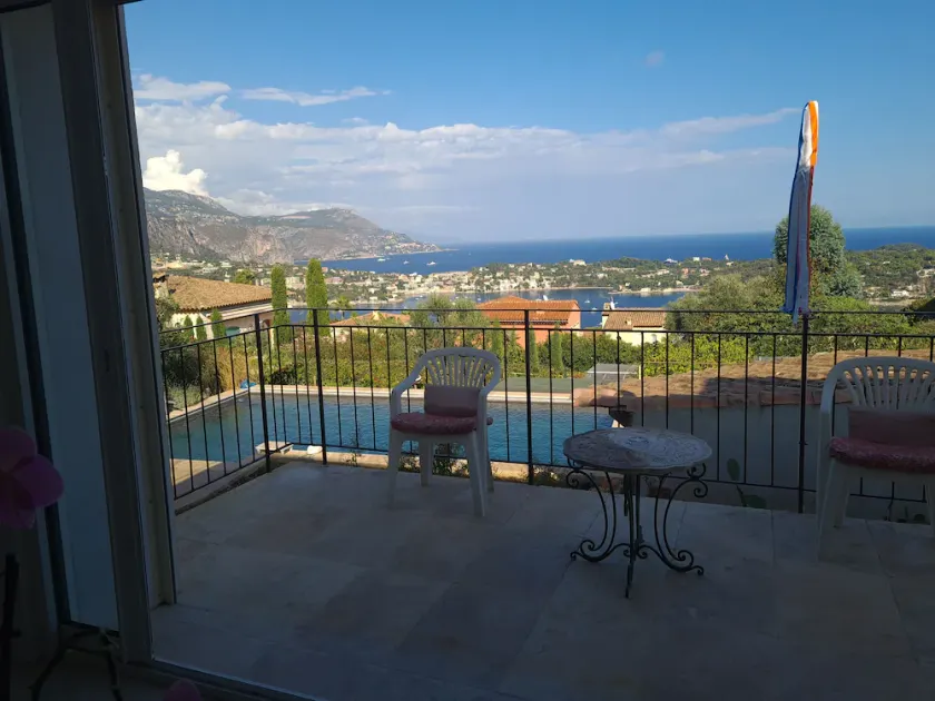 independent accommodation with exceptional sea view - Image 1