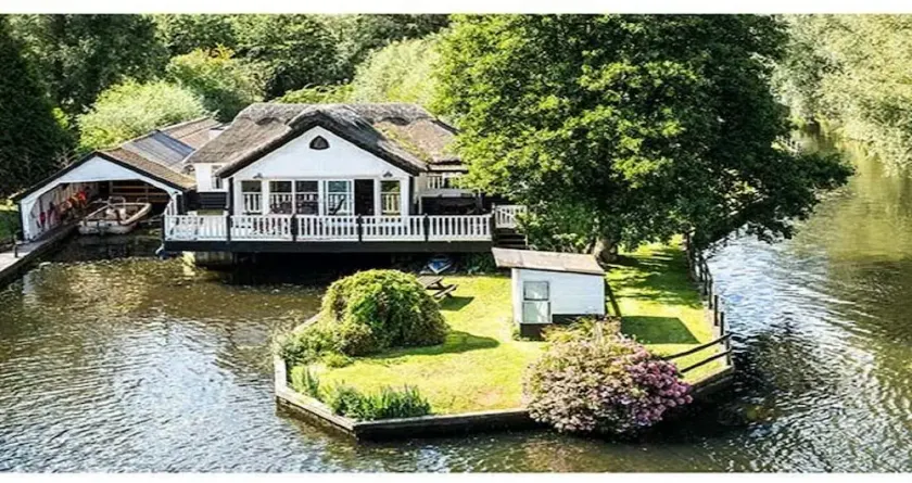 Unique Wroxham holiday cottage on River Bure. Sleeps 10. Includes boat & hot tub - Image 1