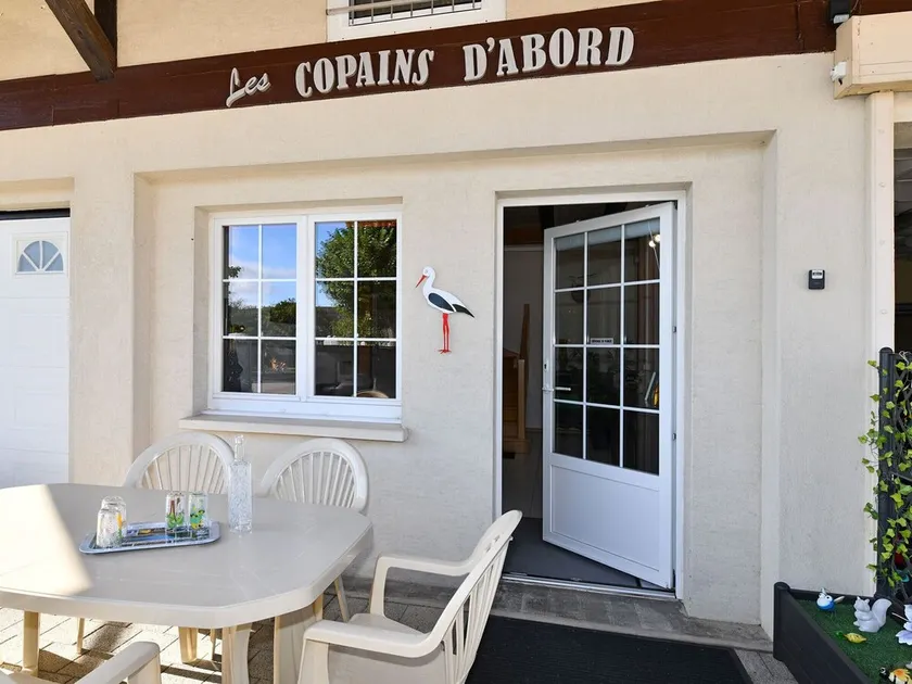 Beautiful Country Home with Terrace, Close to Amenities & Highways, Sleeps 5 + Baby - Image 1