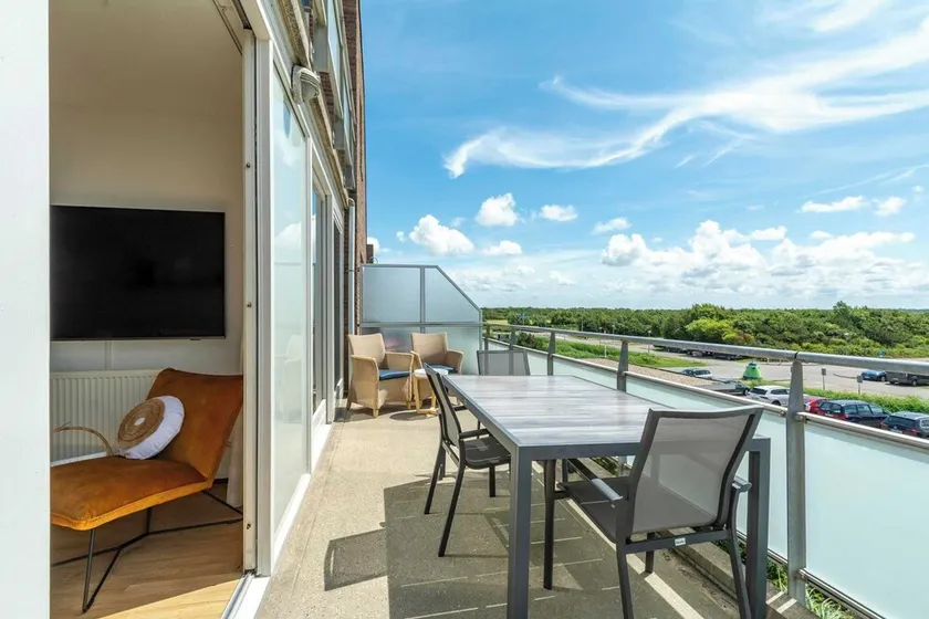 Alluring Coastal Apartment - Image 1