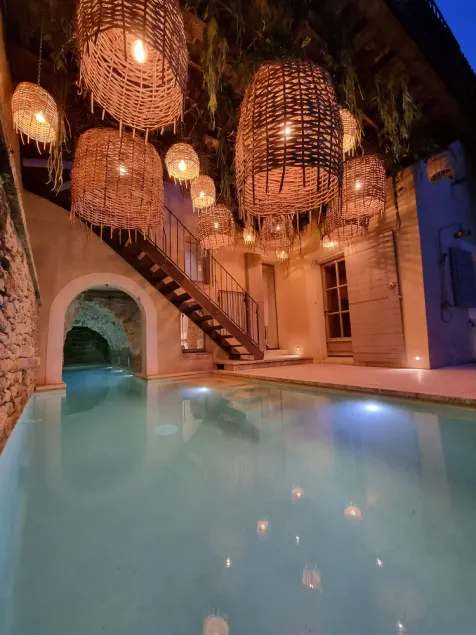 Piscine Troglodyte Avec vue Incroyable à Gordes - Image 1