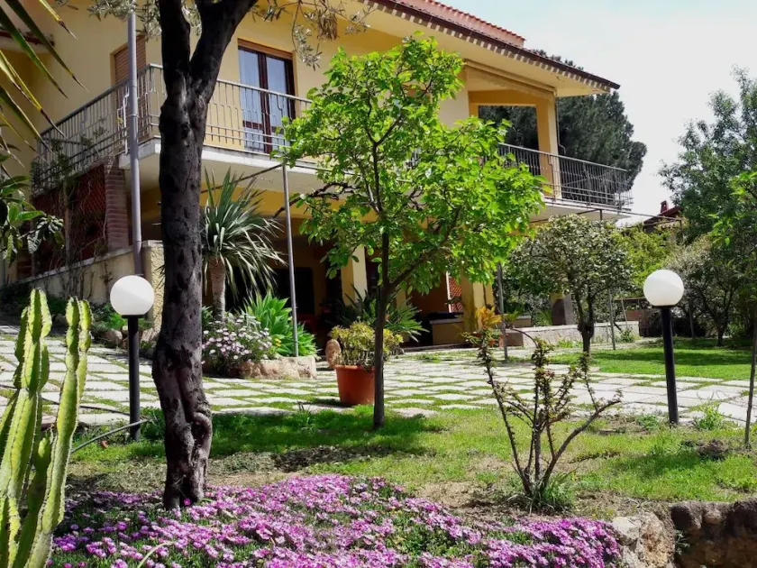Invit Arti - lejlighed i villa - Image 1
