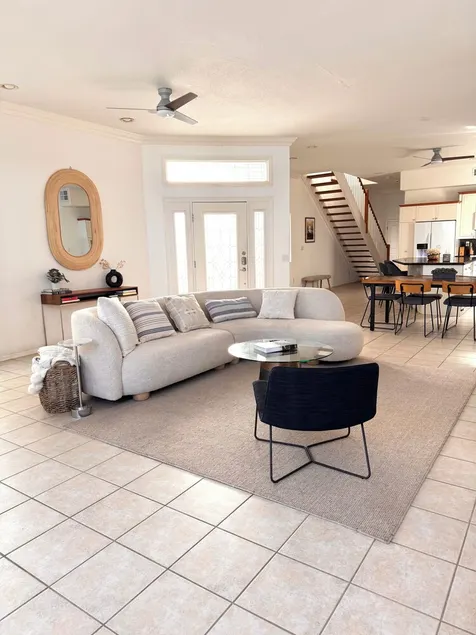 Gorgeous Beachfront Retreat right on the sand - Image 1