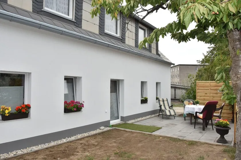 King cottage in the center - Image 1