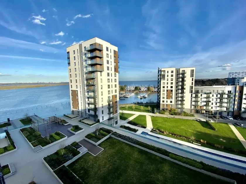 Kent Breath-Taking VIEW 2BD/2BA With Free Parking - Image 1