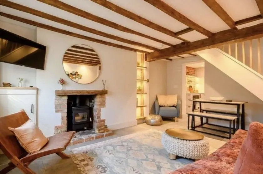 Spring Cottage Bretforton - Image 1