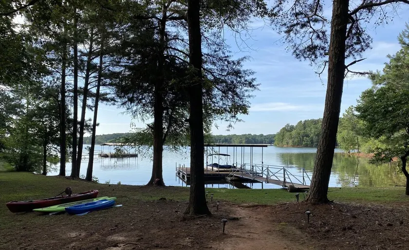 Lake Hartwell Lake House Cabin Deep Water Downtown Hartwell Lavonia Clemson - Image 1