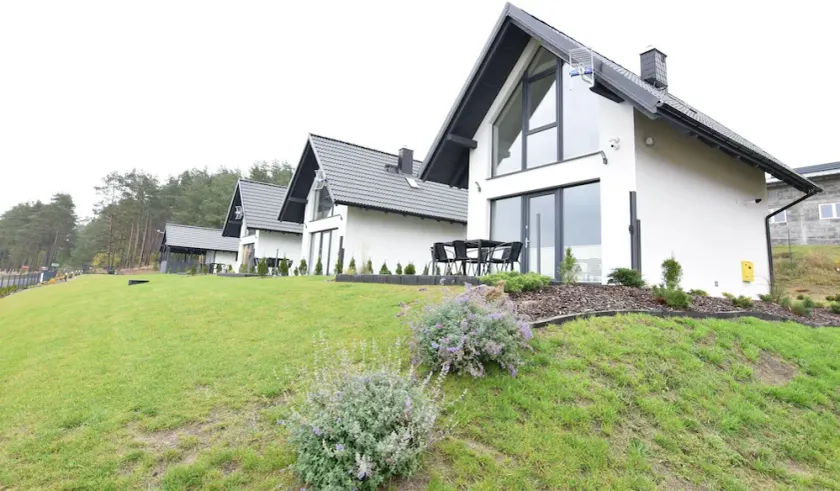Modern Holiday Homes on the Lake in Kiedrowice - Image 1