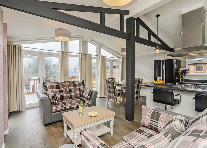 2 bedroom accommodation in Canterbury - Image 1