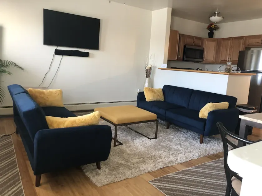 3rd Floor- Lovely, spacious, modern 1-bedroom apt. - Image 1