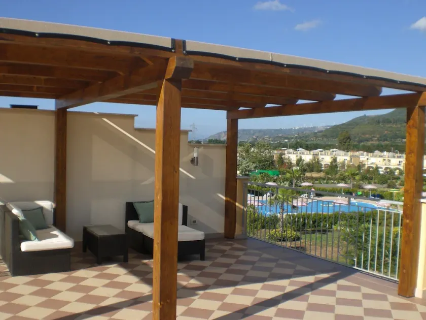 Pizzo Beach Club \"Sommer Special\" 2-Bett-Wohnung 13F mit kostenlosem WLAN und 2 Terr - Image 1