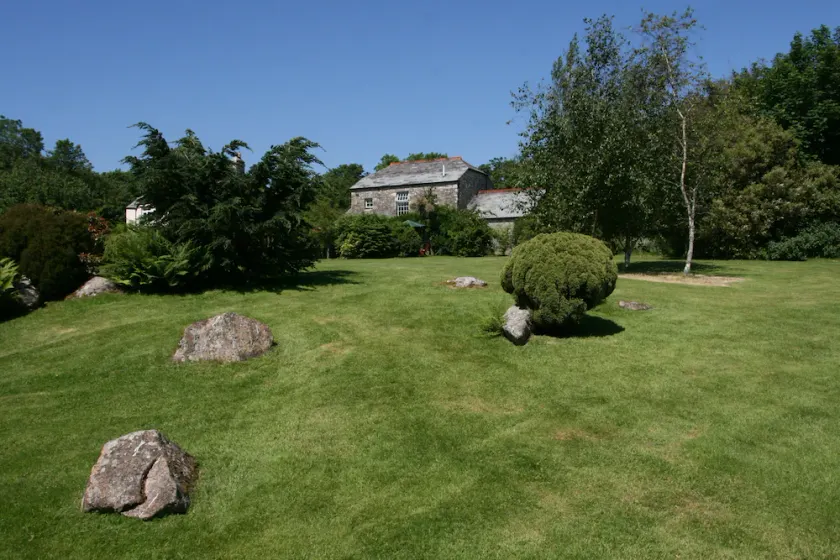 2 Bedroom Accommodation in Two Acres Of Gardens on edge of village of Blisland - Image 1