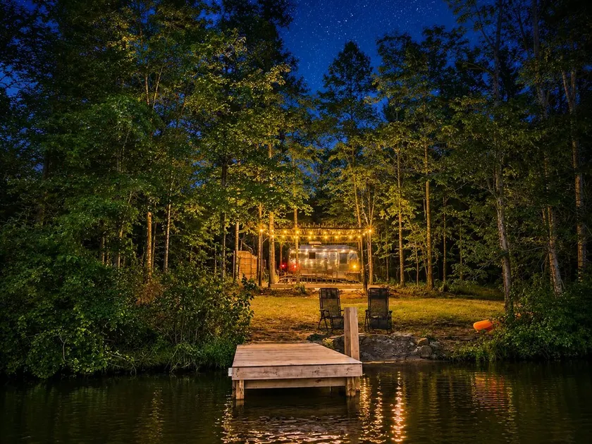 Lakefront Airstream - Farm Animals - Fish, Swim, Boat, Hike/Bike 5+Miles Trails - Image 1