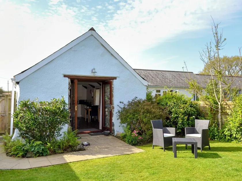 1 bedroom accommodation in St Austell - Image 1
