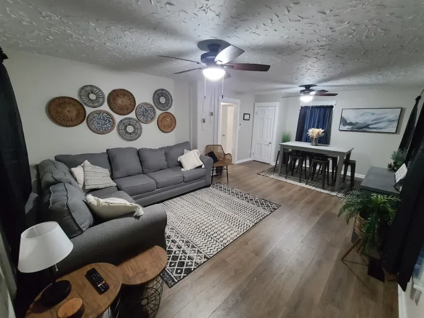 Comfortable, Convenient, & Spacious 3 bedroom home - Image 1