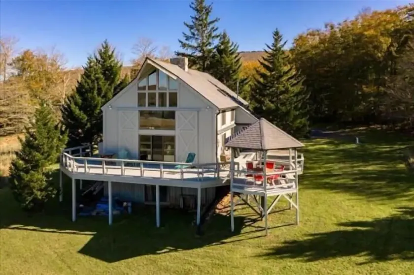 CM05-Sweeping Views! Private Pond, Hot tub! - Image 1