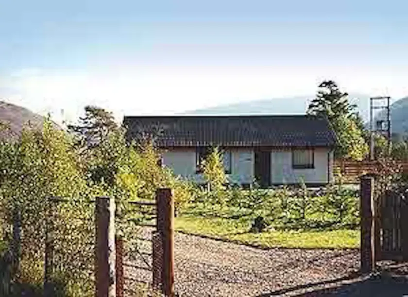 Detached cottage  on edge of Kinlochewe Village and near Nature Reserve - Image 1