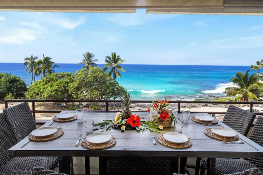 🏖️EAcross from Magic Sands Beach | Ocean View 2BR Condo on Aliʻi Drive - Image 1