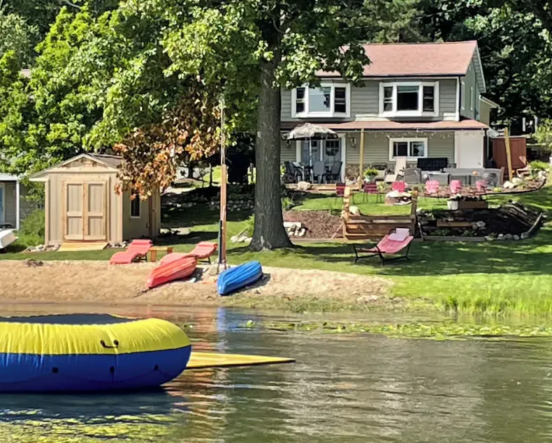 Relaxing Retreat•Bella Lakehouse on Townline Lake - Image 1