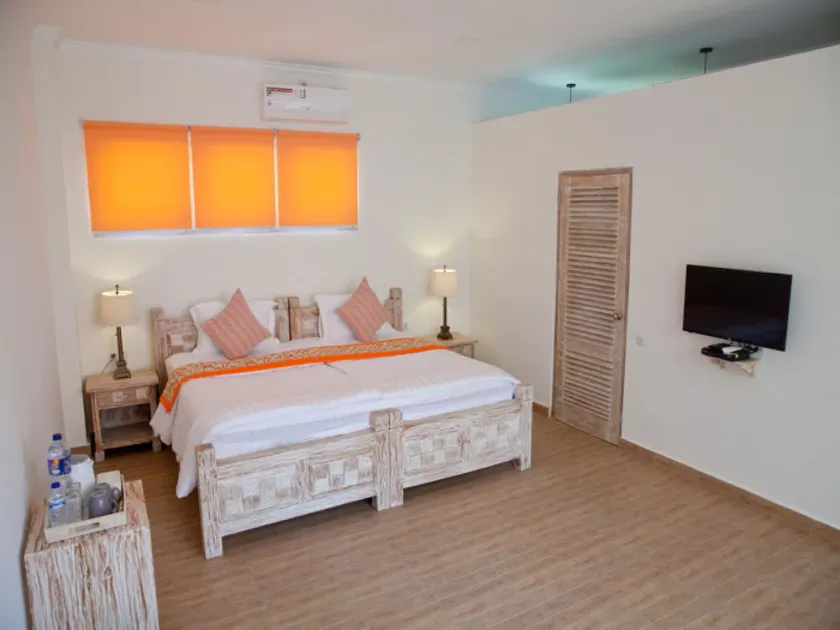 Double Room beachfront 11-bedroom compound - Image 1