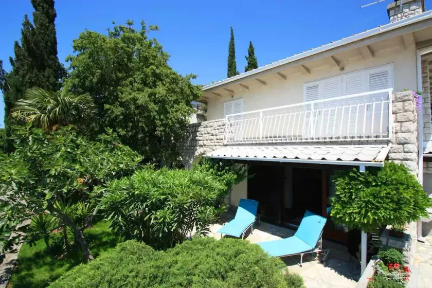 Holiday apartment with a large terrace for sole use - Image 1